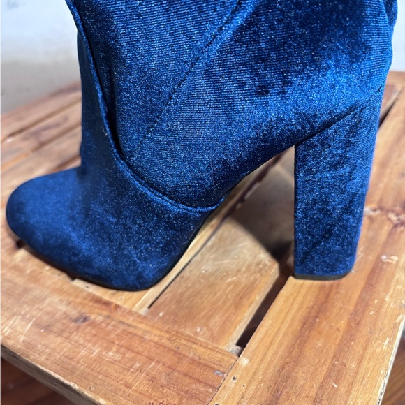 Steve Madden Blue Velvet Platform Boots - Picture 11 of 13